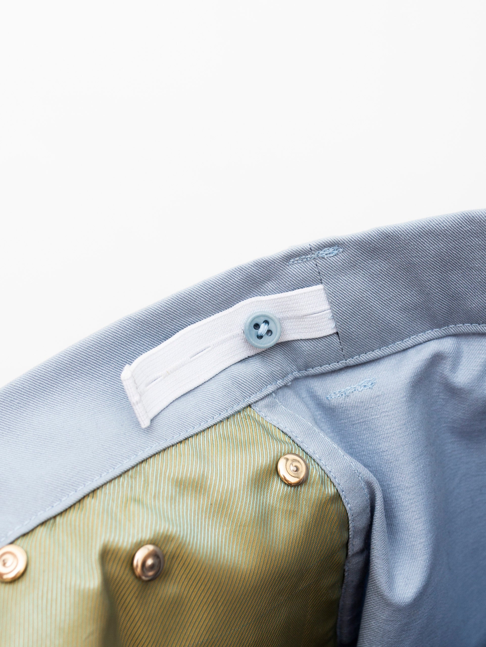 High waisted jeans in light blue