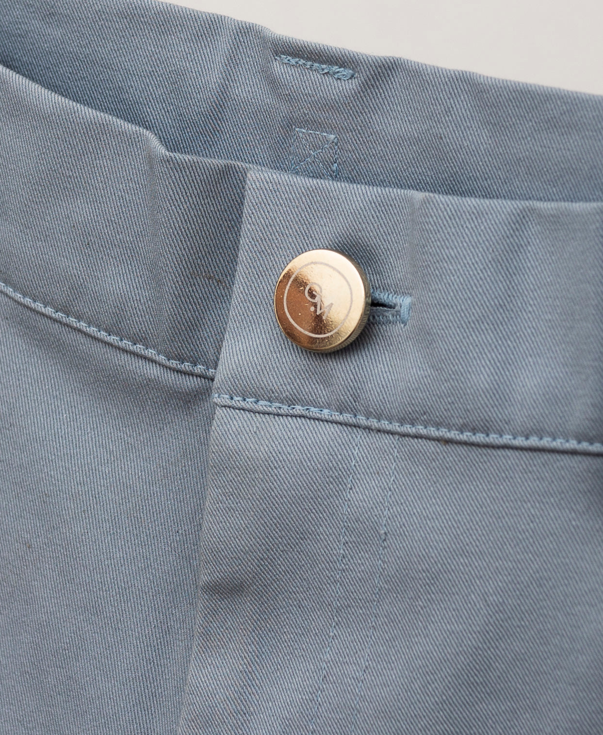 High waisted jeans in light blue